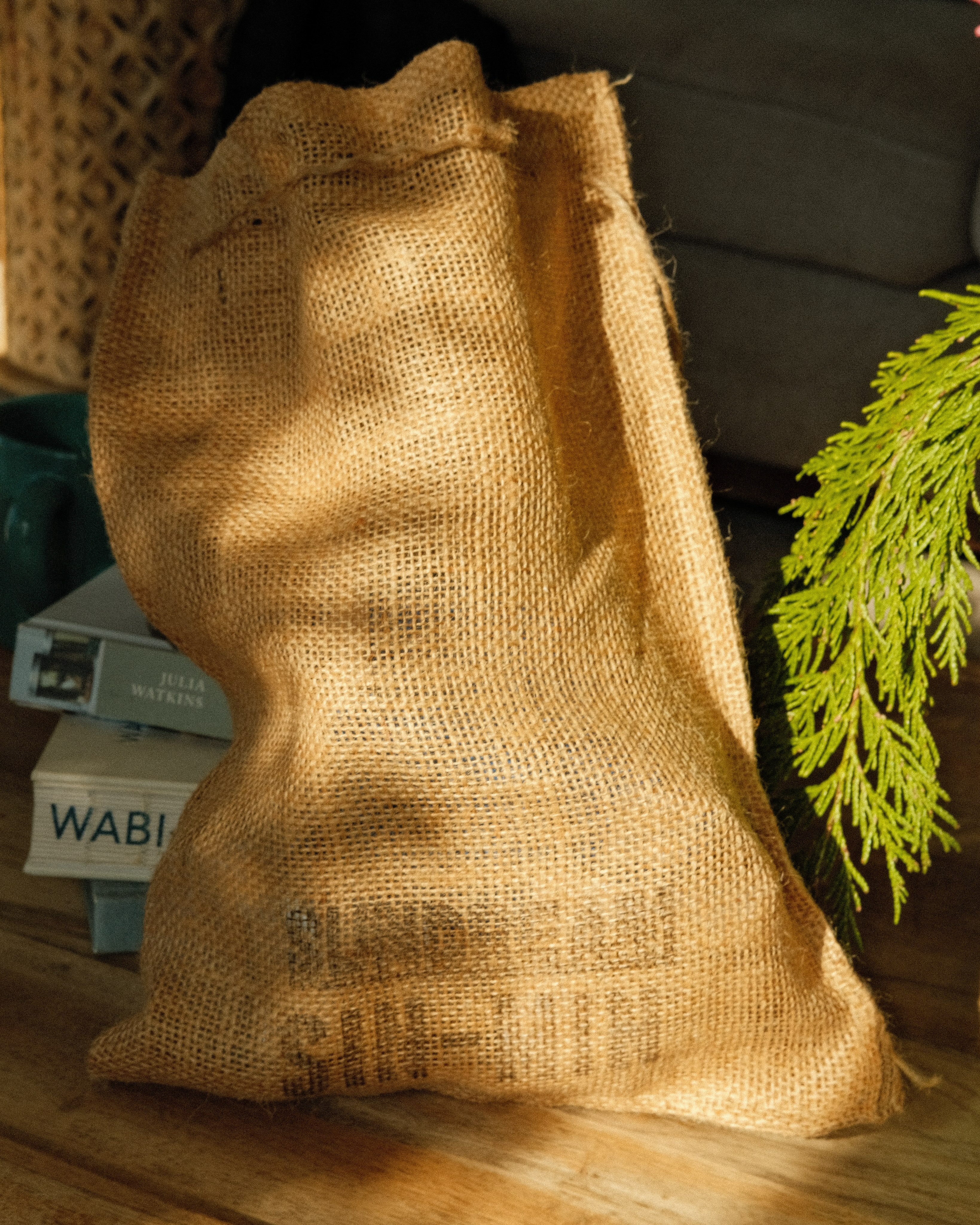The Sundream and SIN-MIN Gift Set burlap bag.